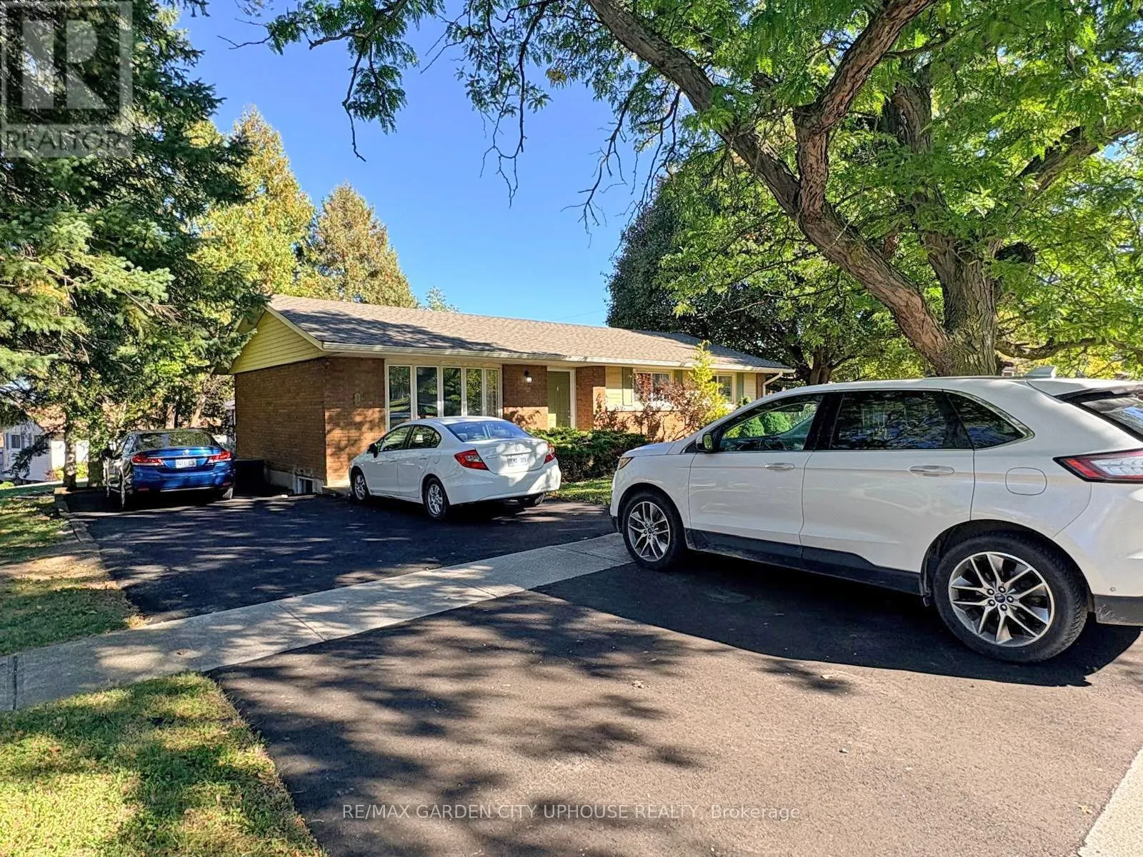 2 TREEVIEW PLACE