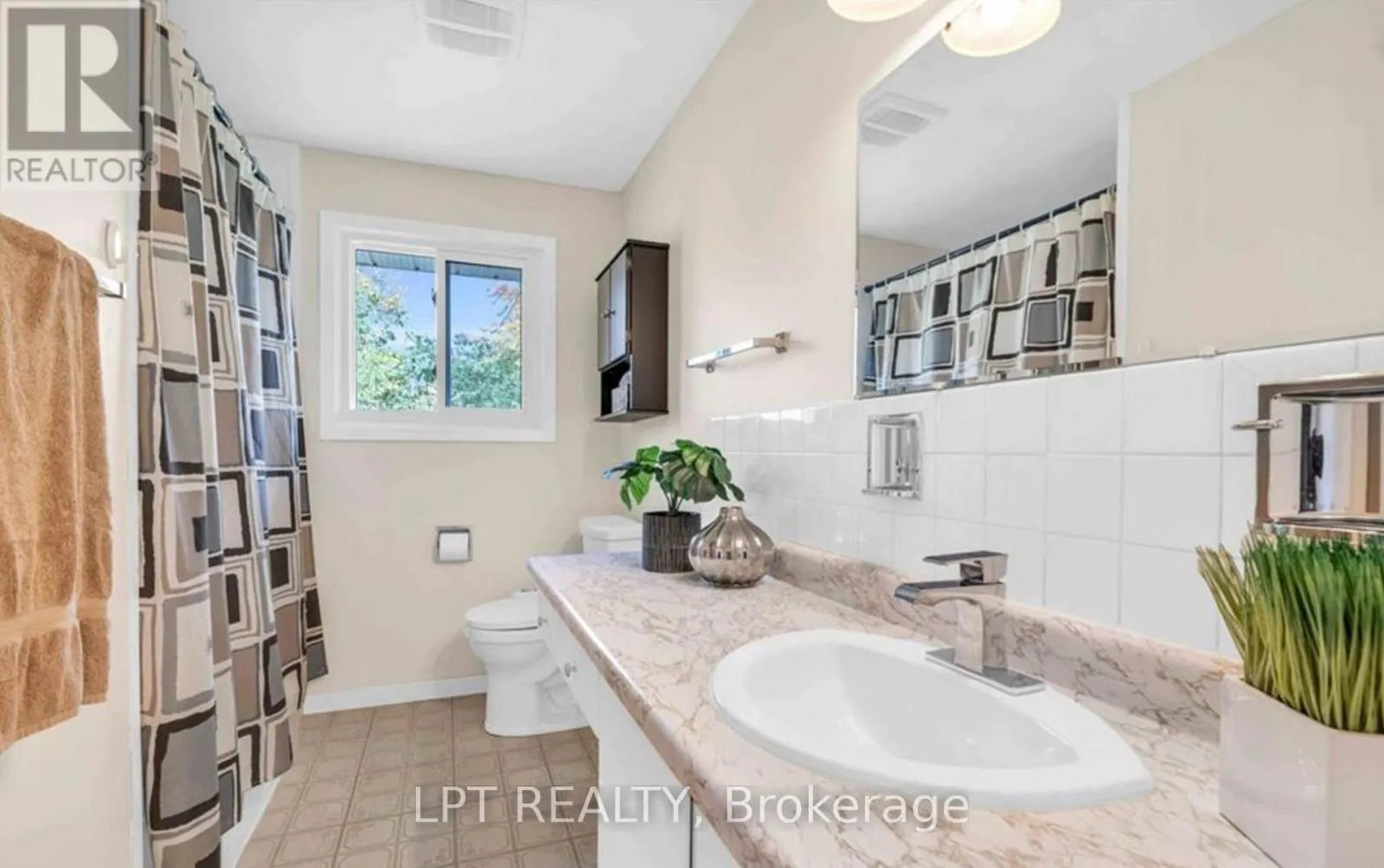 UPPER - 240 INGLESIDE PLACE
