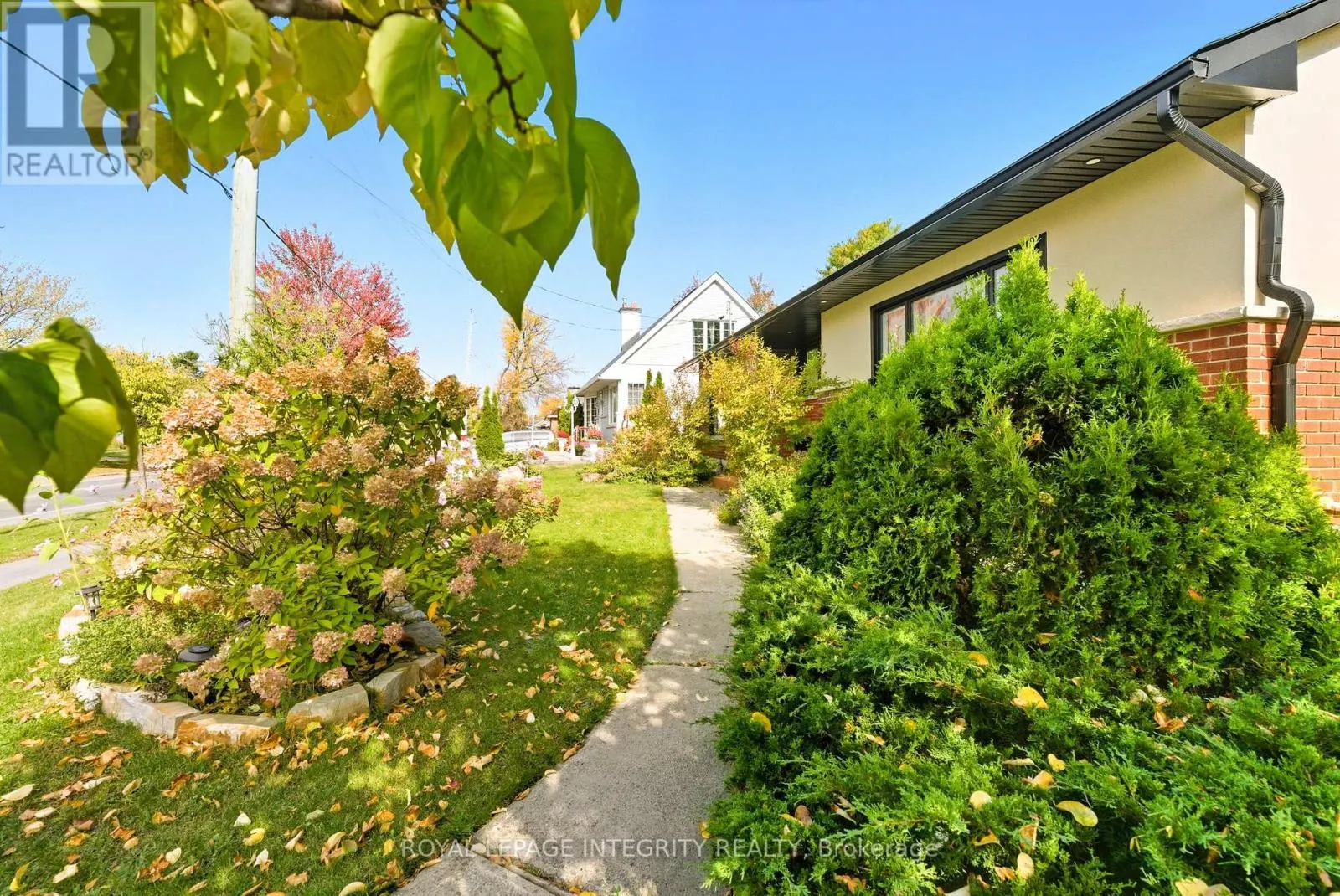2461 ALTA VISTA DRIVE