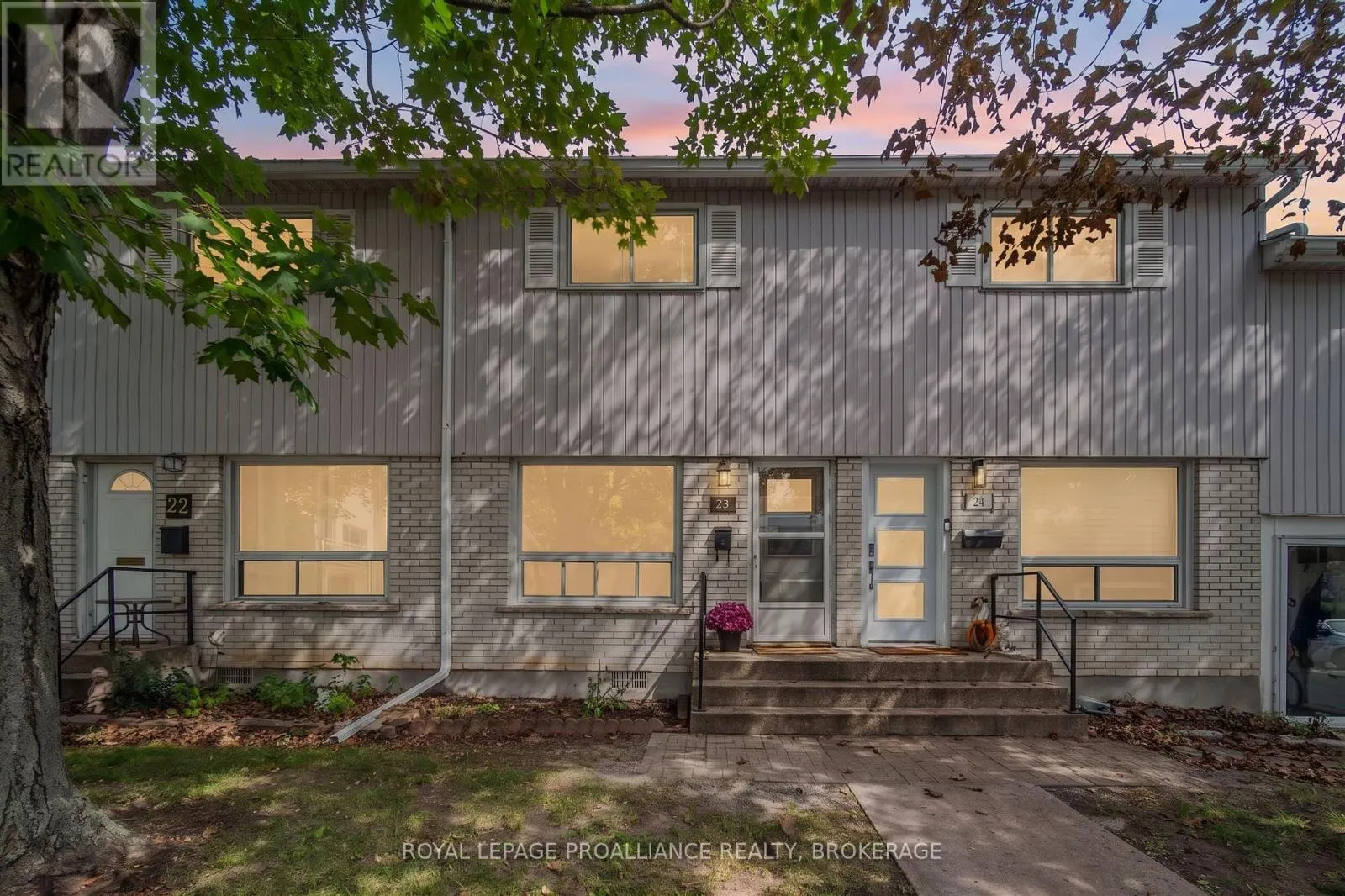 23 - 4427 BATH ROAD #23