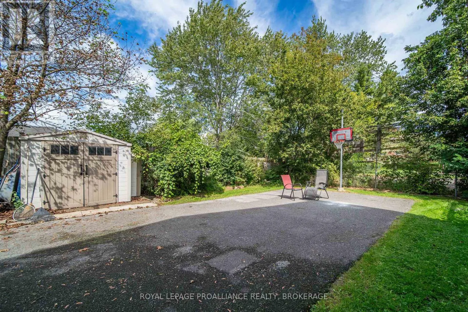 23 - 4427 BATH ROAD #23