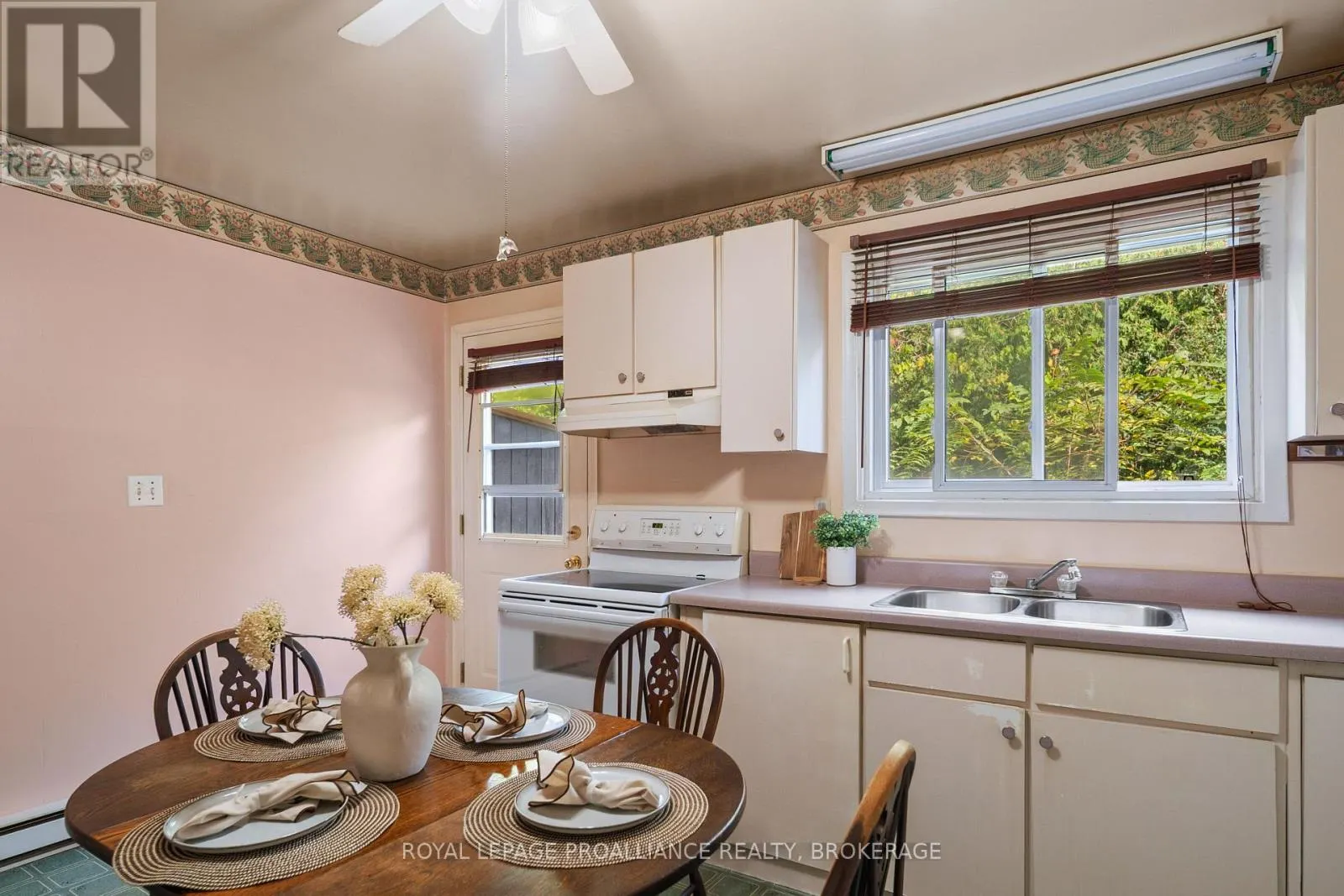 23 - 4427 BATH ROAD #23