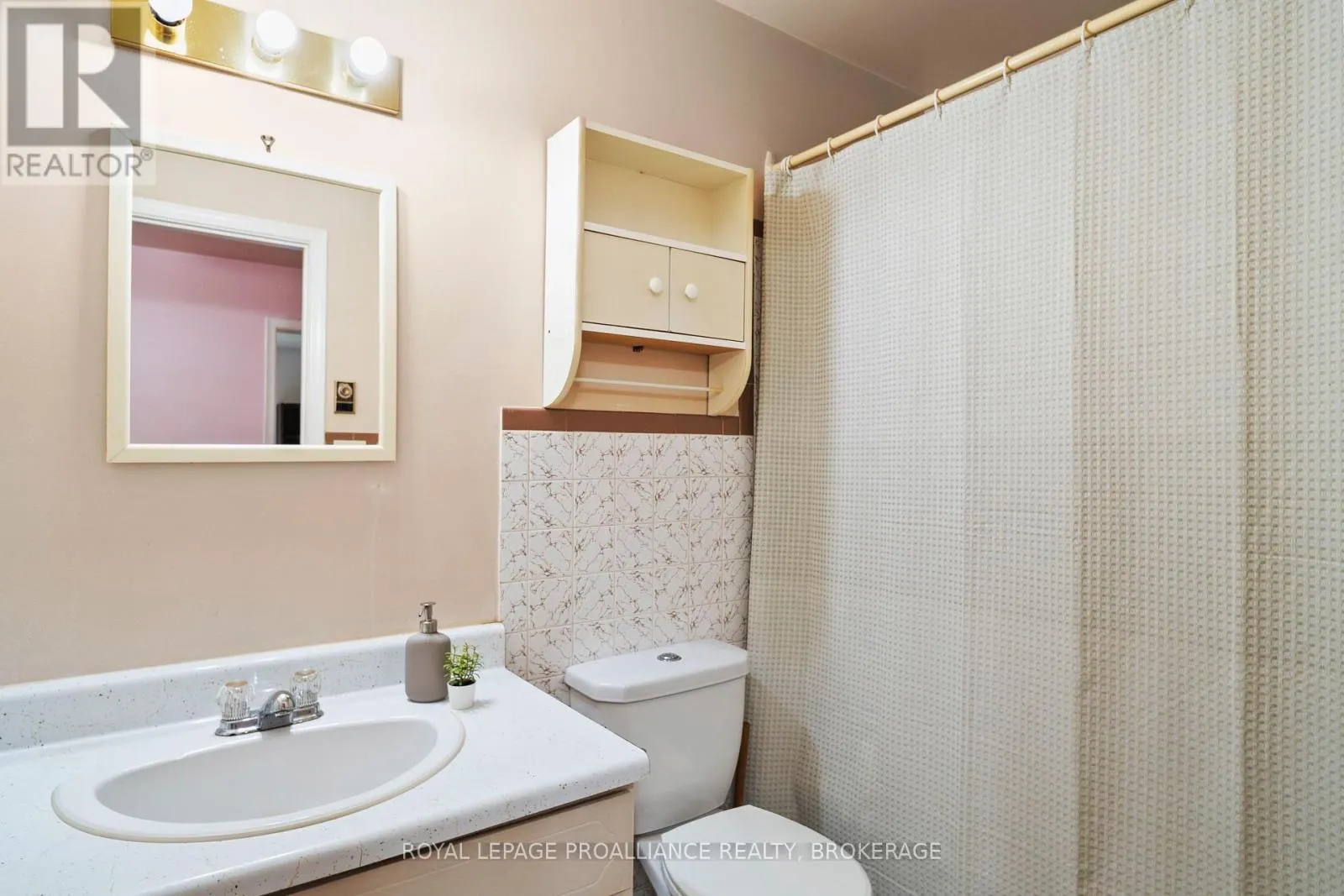 23 - 4427 BATH ROAD #23