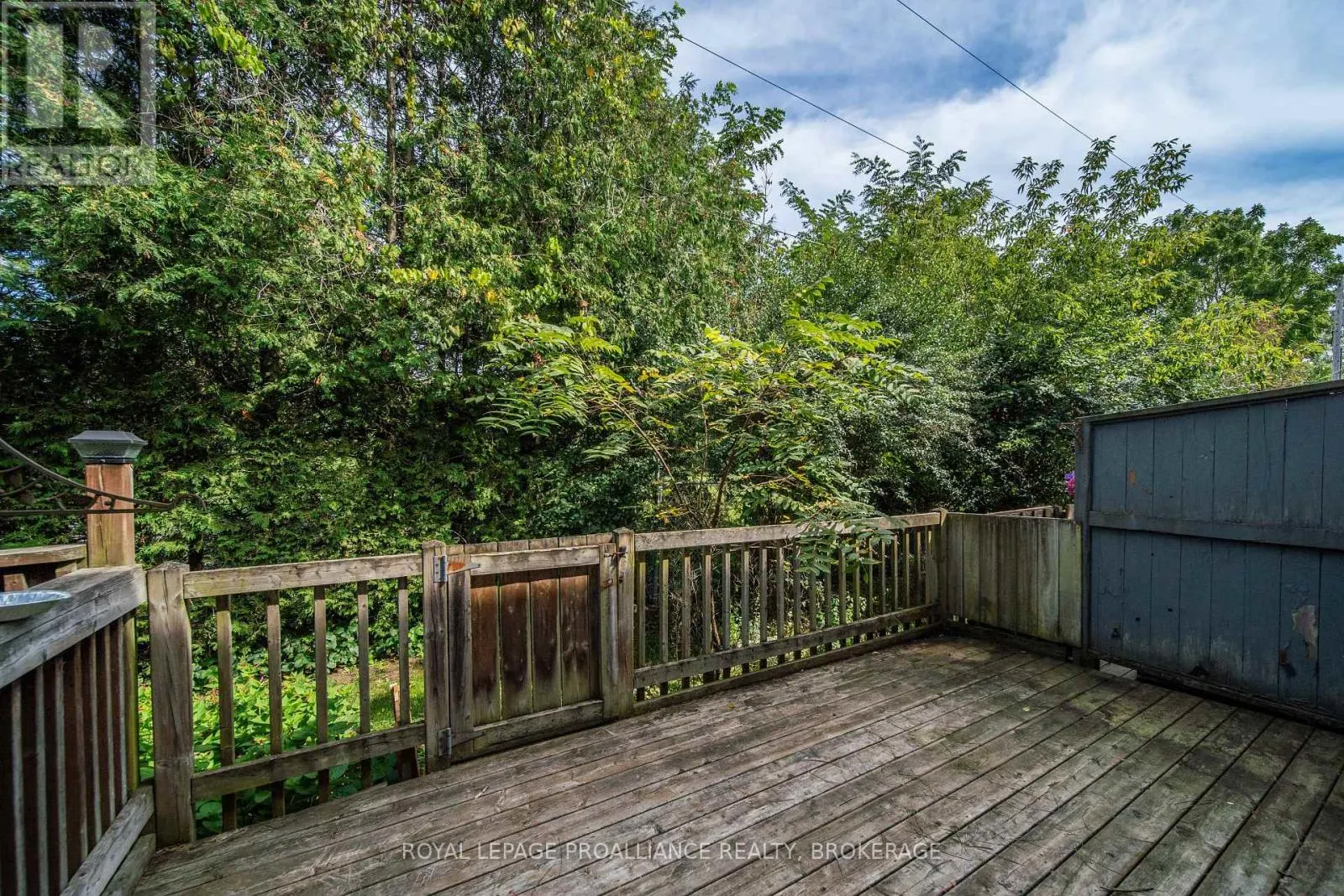23 - 4427 BATH ROAD #23
