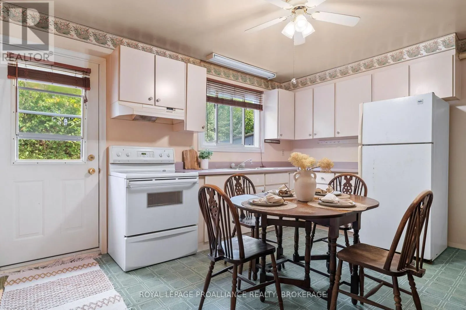 23 - 4427 BATH ROAD #23