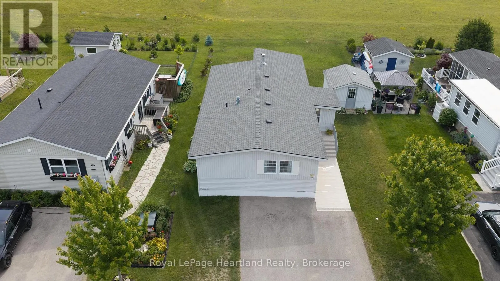 40 ALGONQUIN LANE