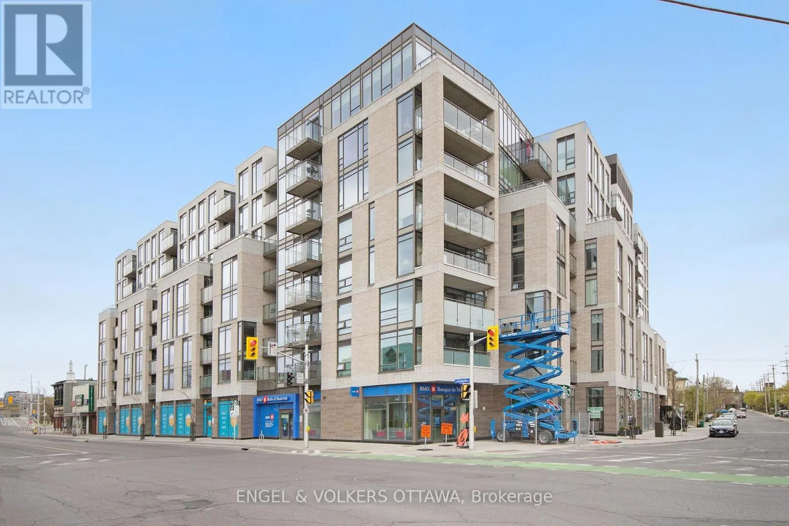 516 - 411 MACKAY STREET
