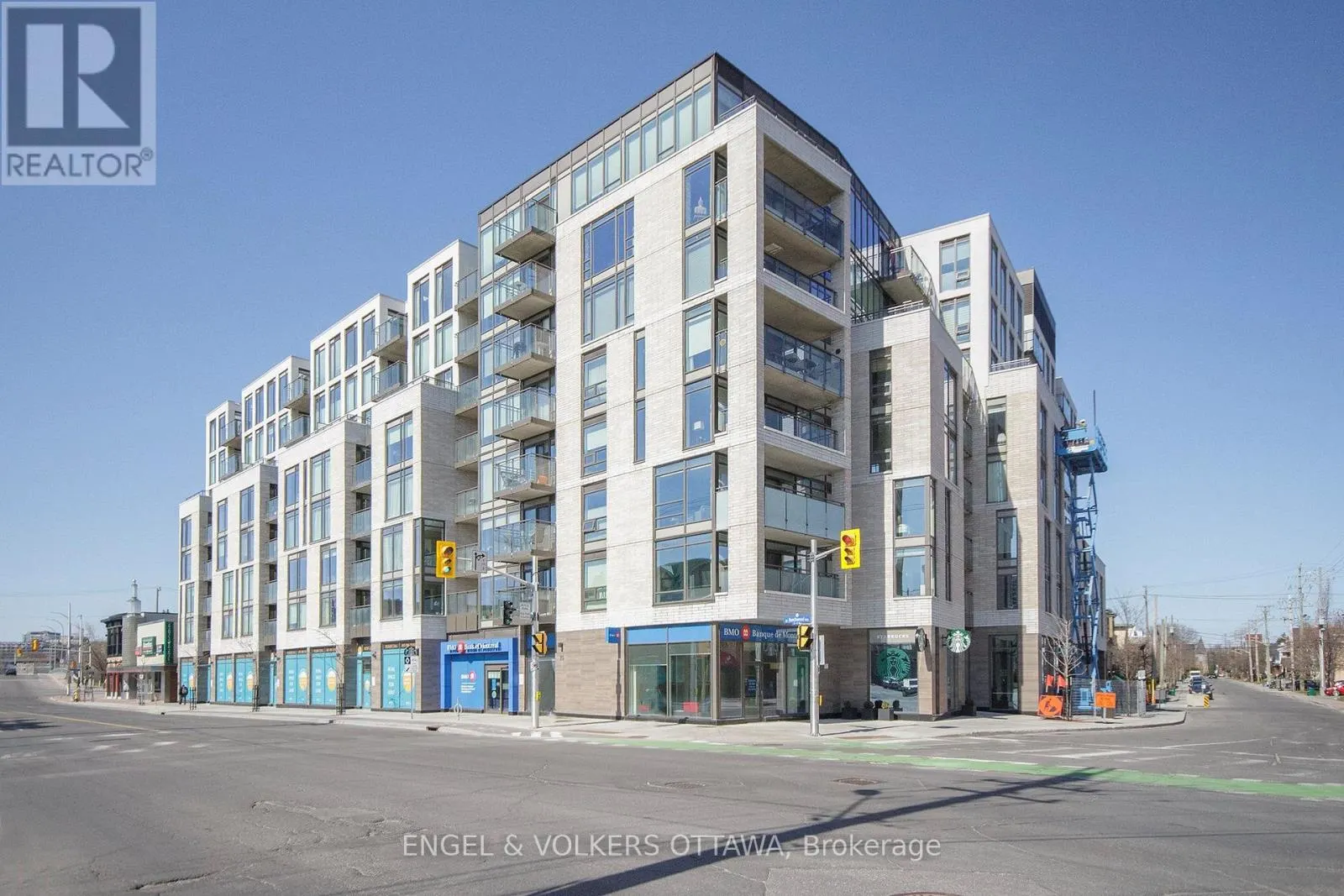 516 - 411 MACKAY STREET