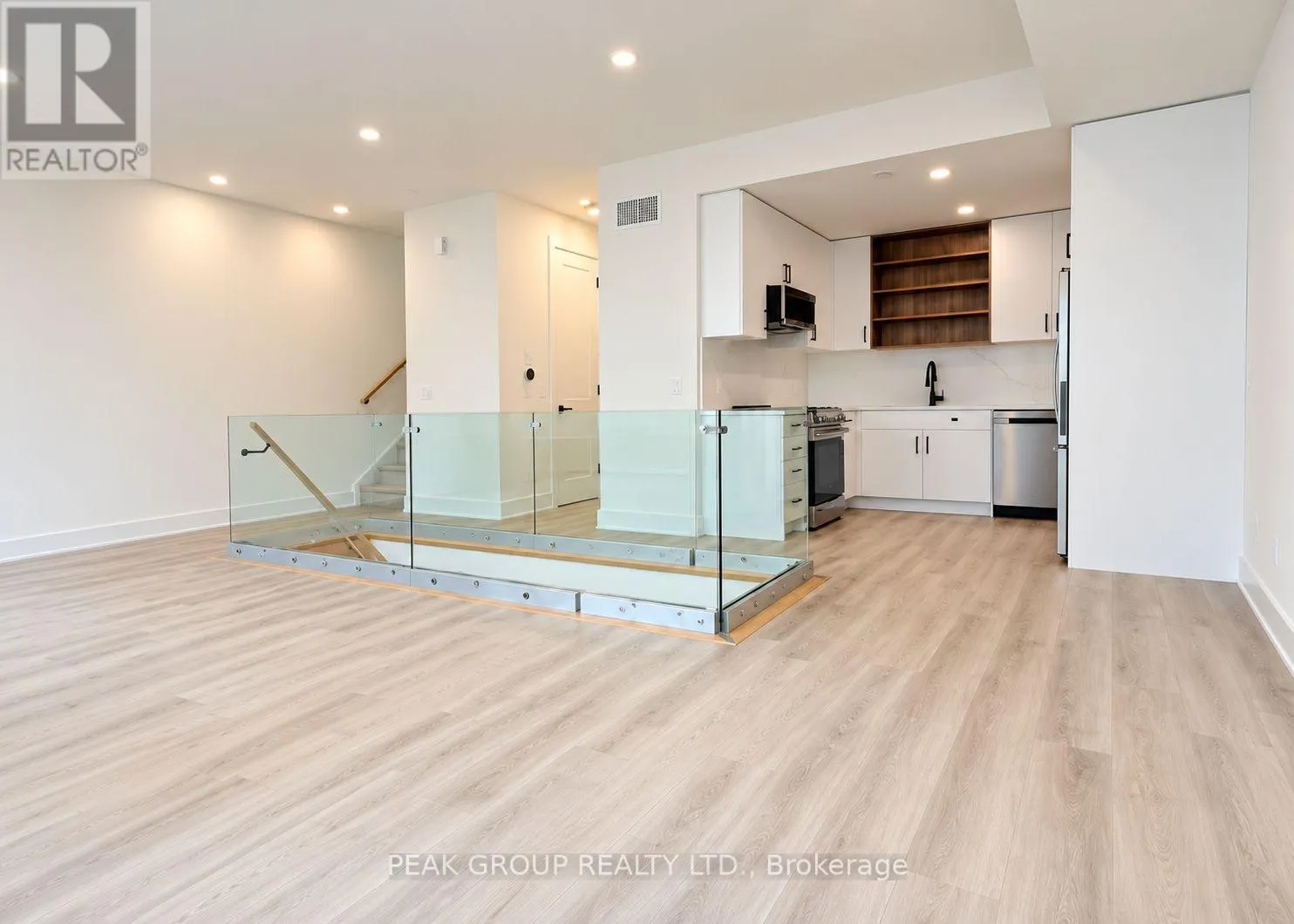 83 EVERETT COMMON