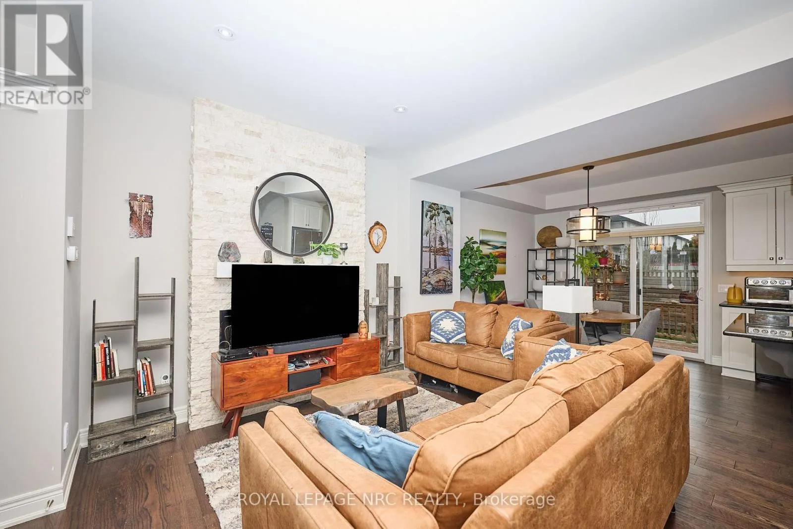 5 - 608 SIMCOE STREET #5