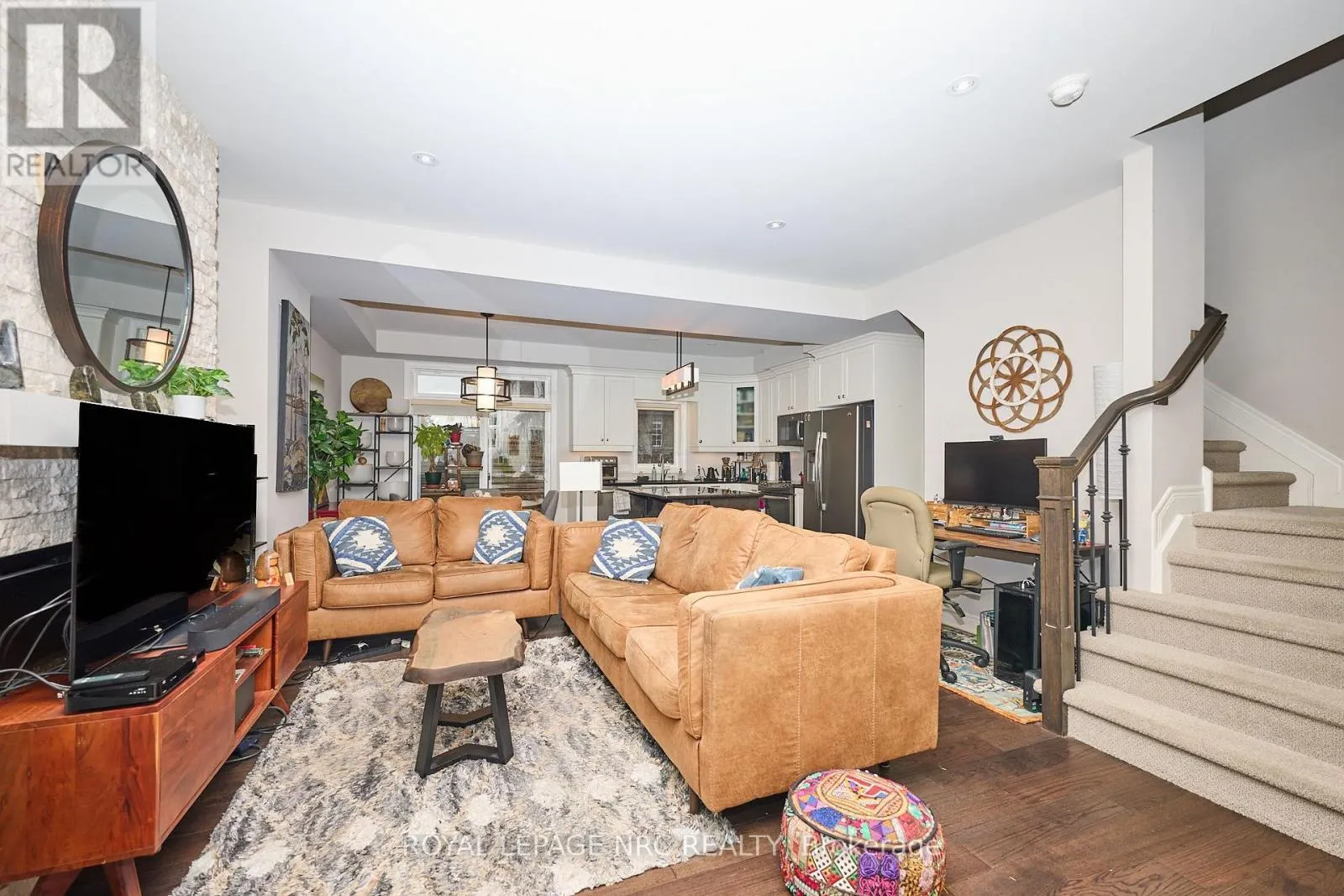 5 - 608 SIMCOE STREET #5