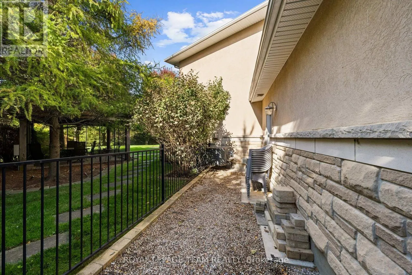 418 LOCKMASTER CRESCENT