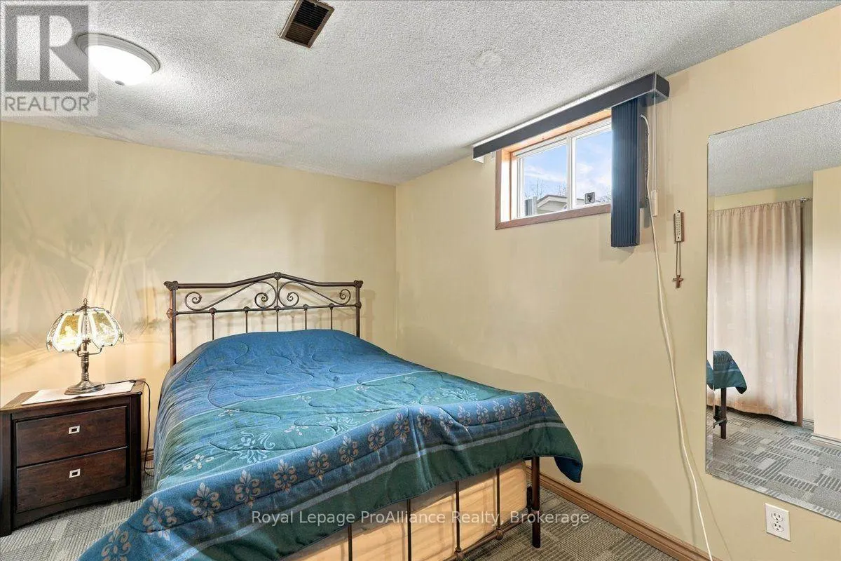 4 BOGART CRESCENT