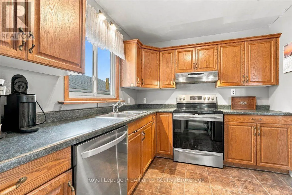 4 BOGART CRESCENT