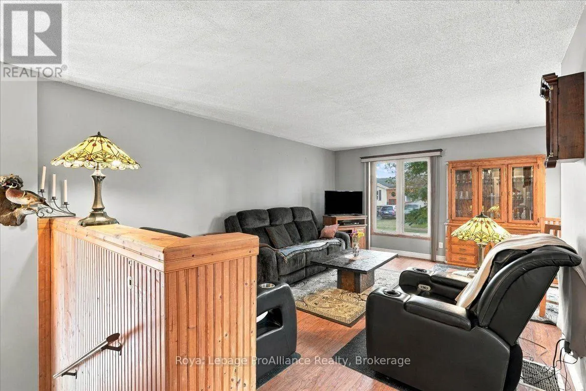 4 BOGART CRESCENT