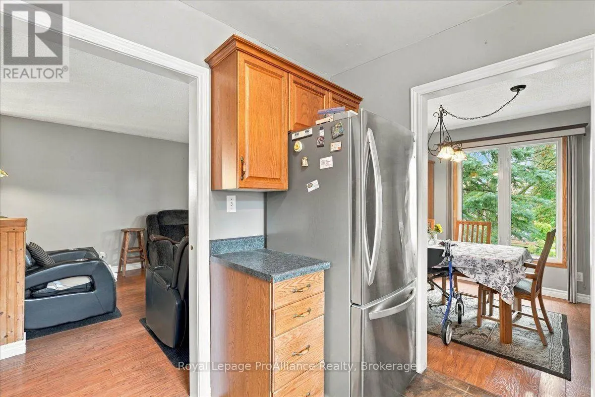 4 BOGART CRESCENT