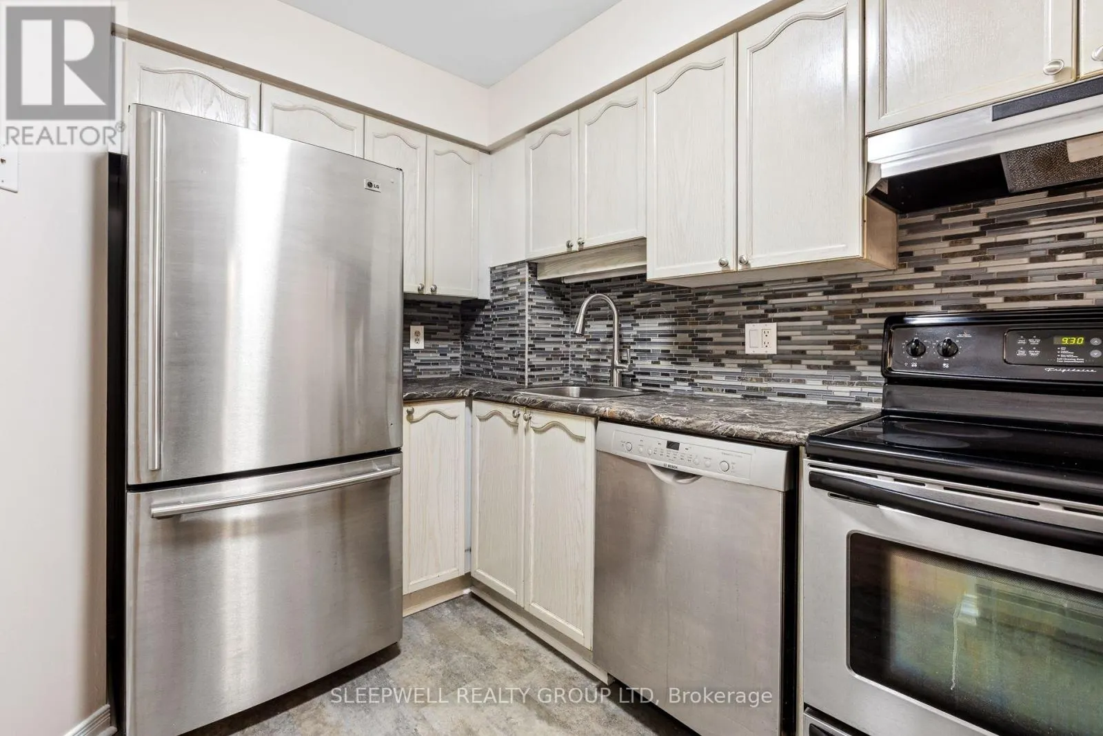 4 - 394 BRISTON PRIVATE
