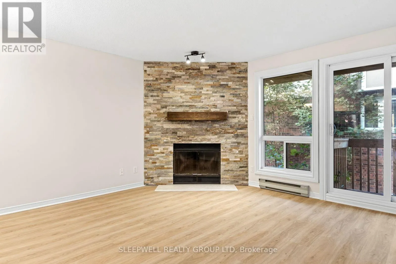4 - 394 BRISTON PRIVATE