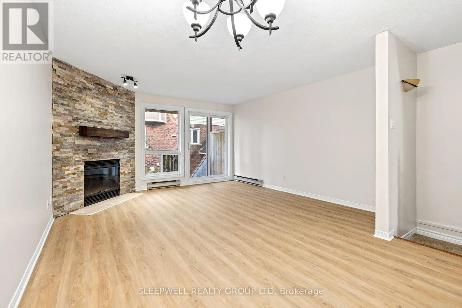 4 - 394 BRISTON PRIVATE