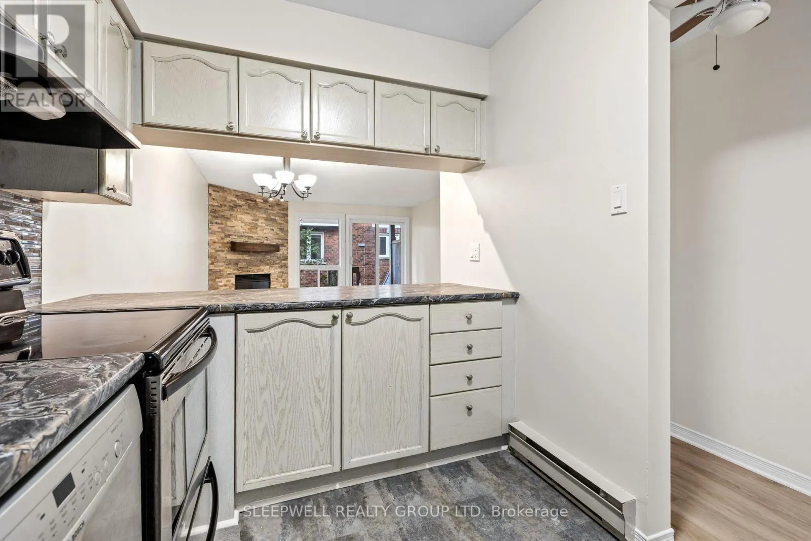 4 - 394 BRISTON PRIVATE