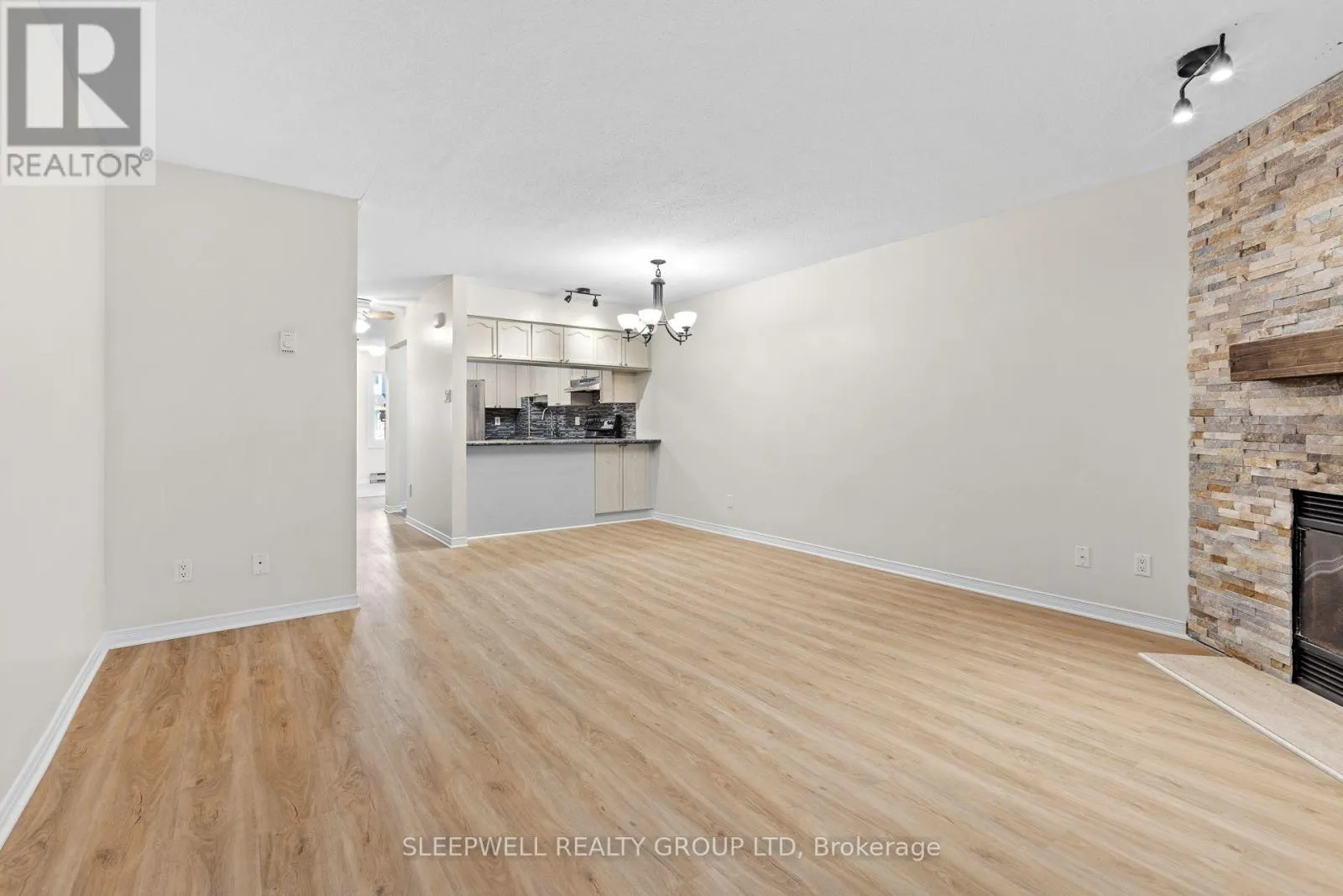4 - 394 BRISTON PRIVATE