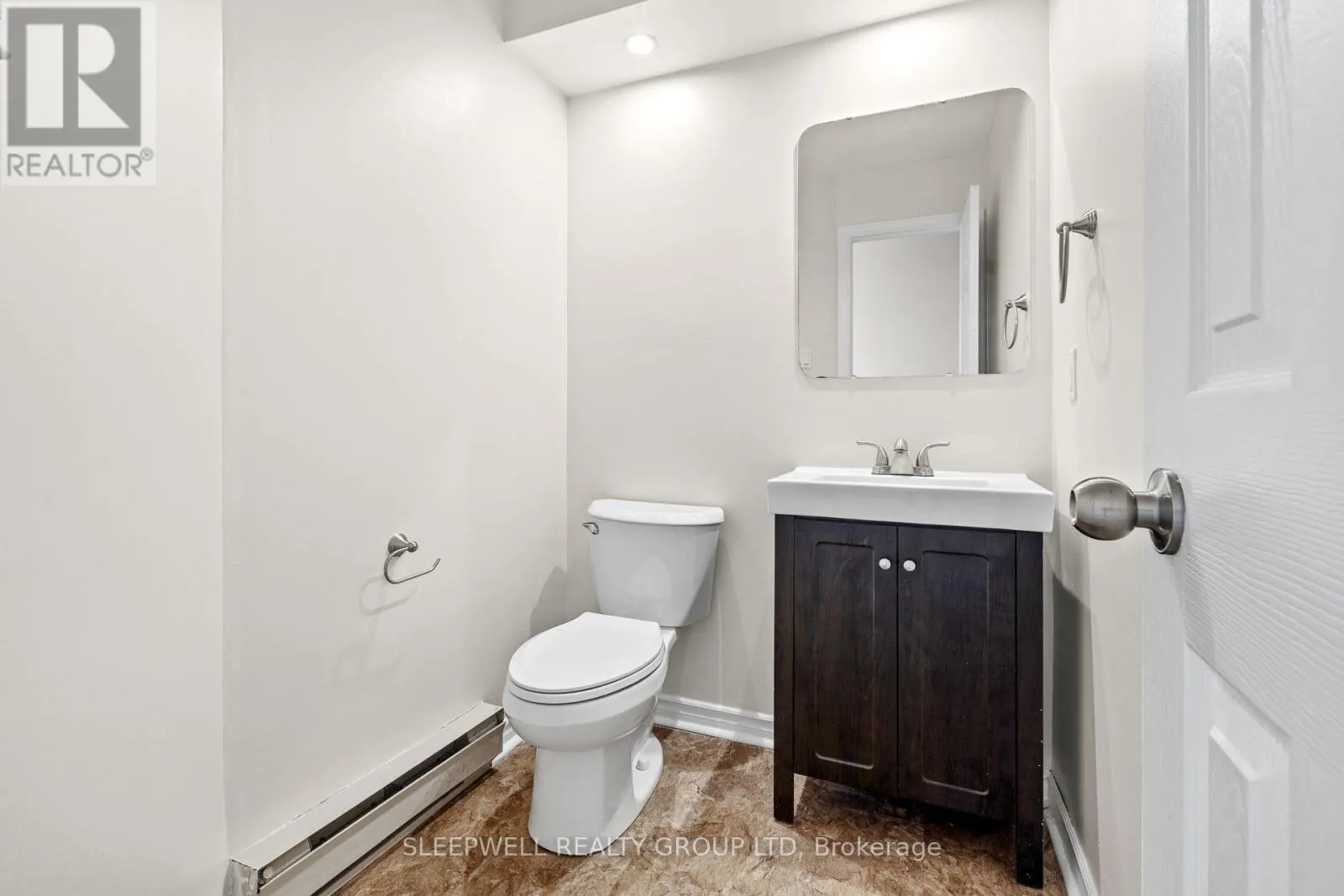 4 - 394 BRISTON PRIVATE