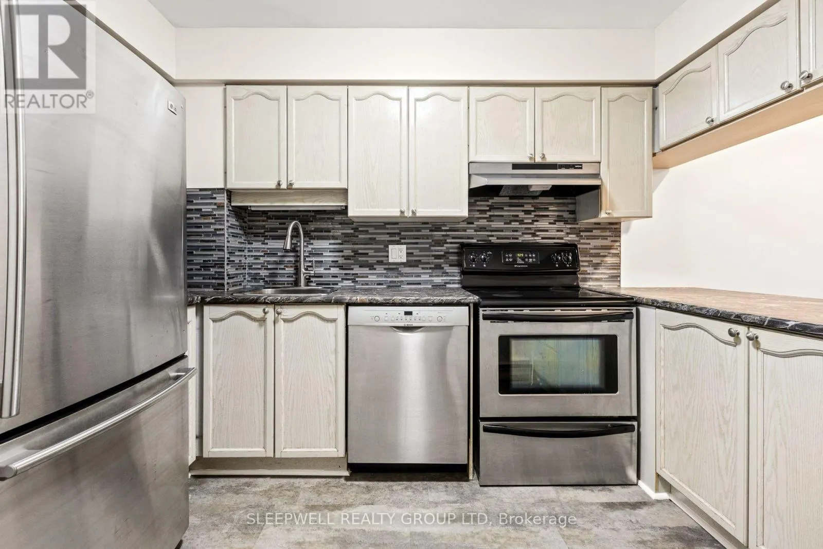 4 - 394 BRISTON PRIVATE