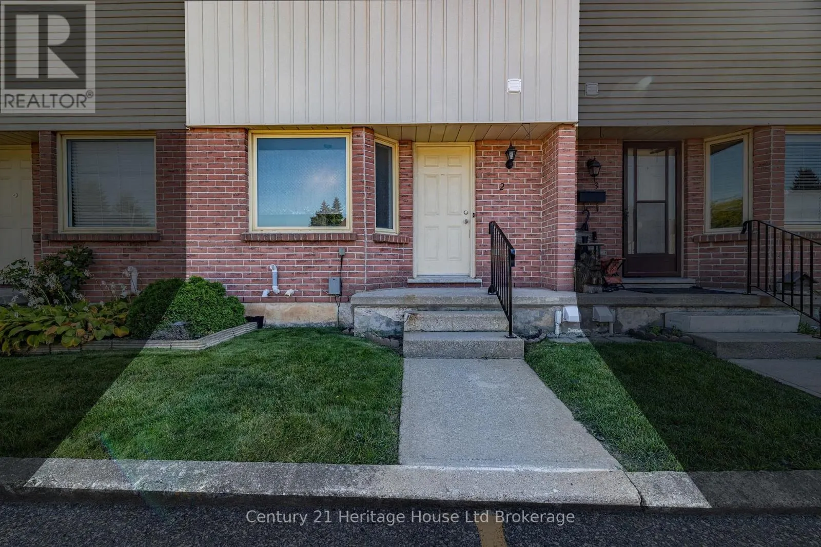2 - 1135 NELLIS STREET #2