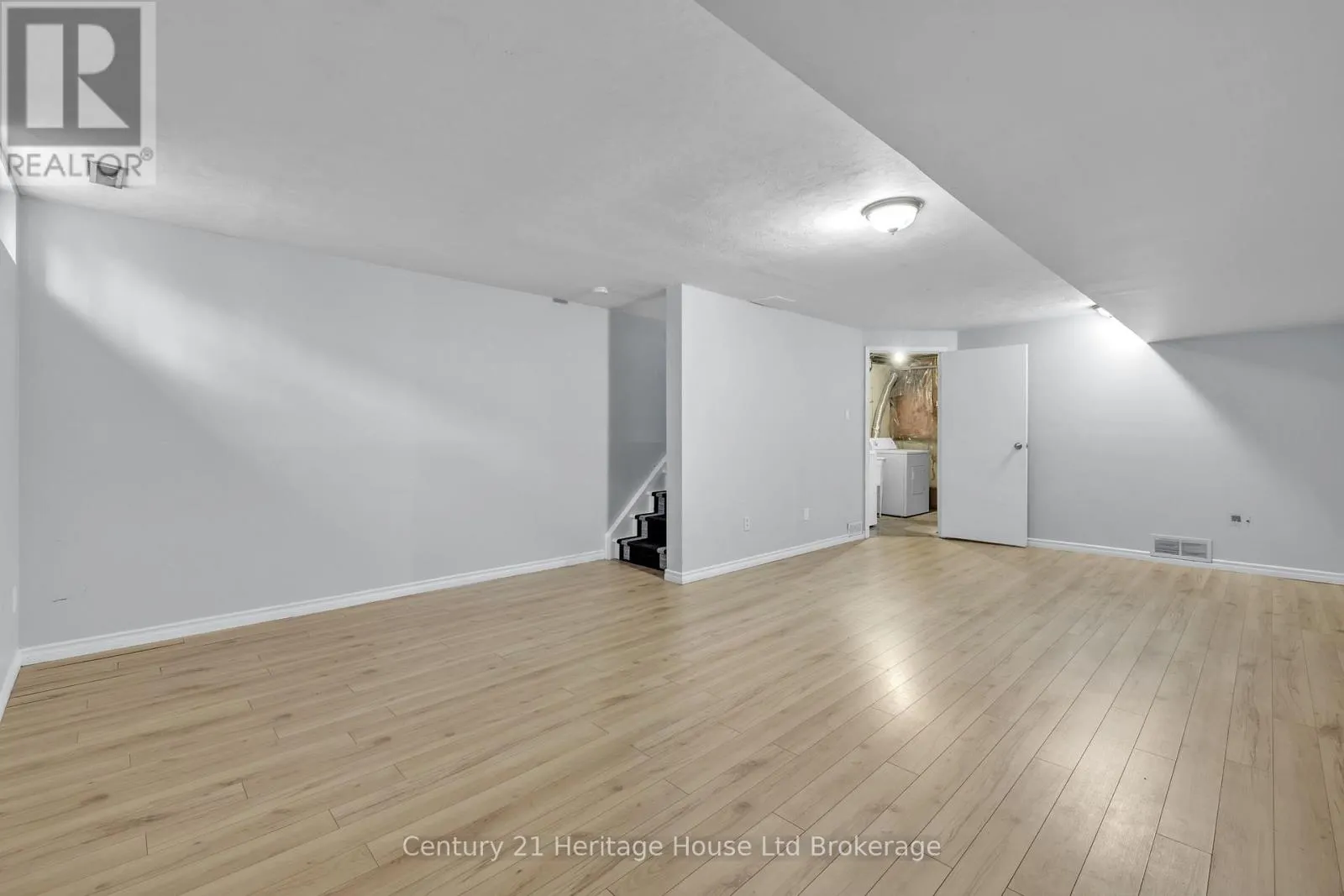 2 - 1135 NELLIS STREET #2