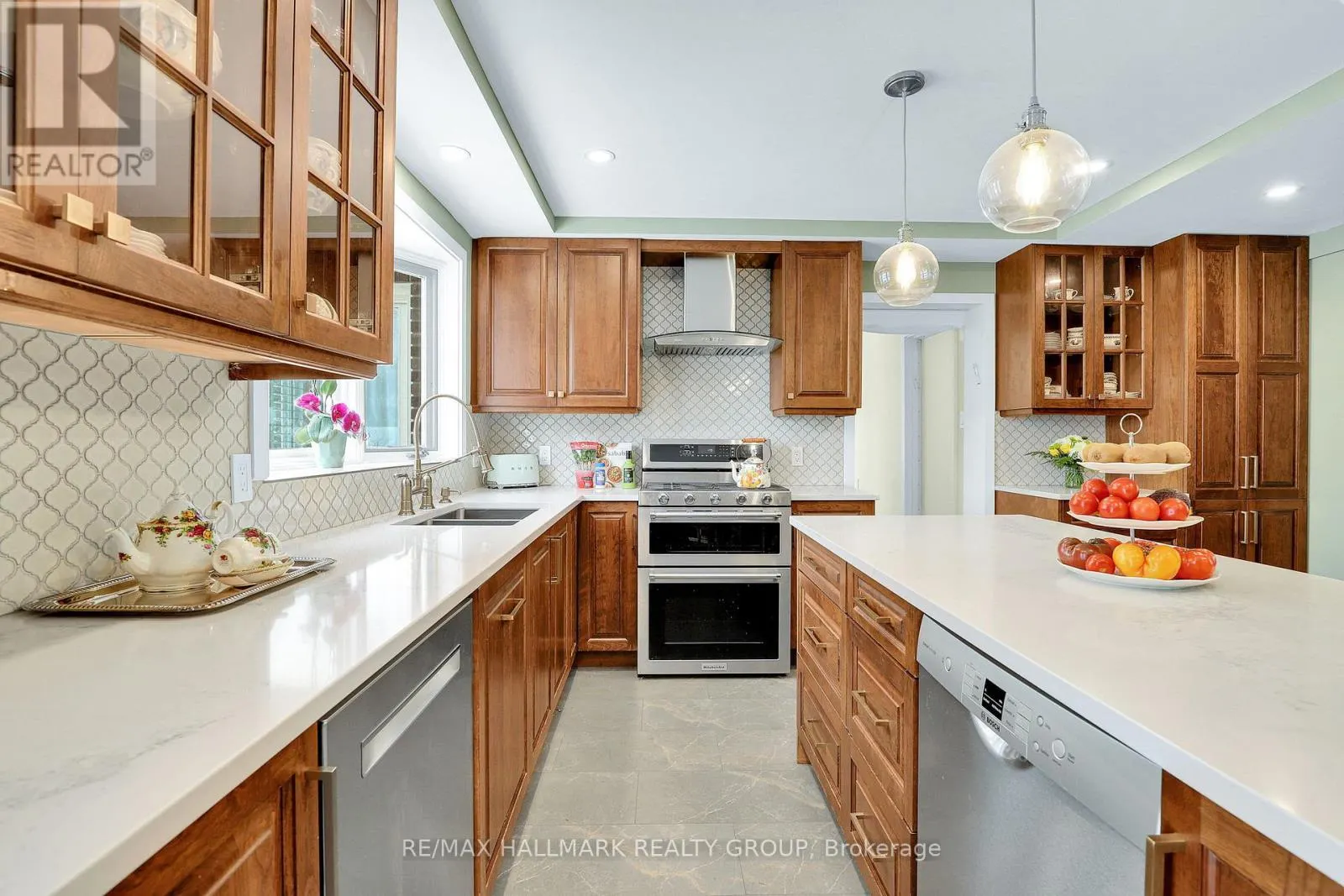 1712 PLAYFAIR DRIVE