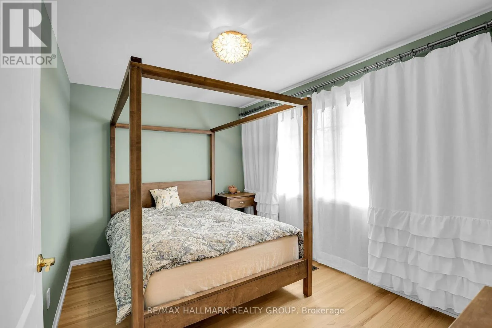 1712 PLAYFAIR DRIVE