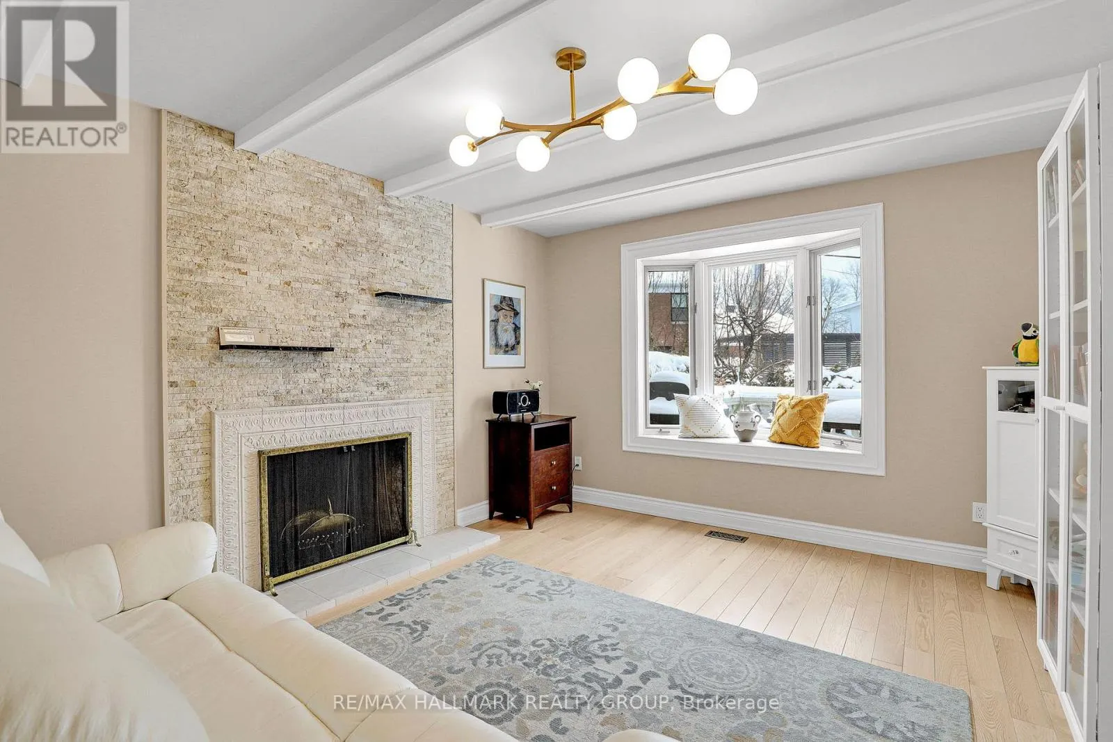 1712 PLAYFAIR DRIVE