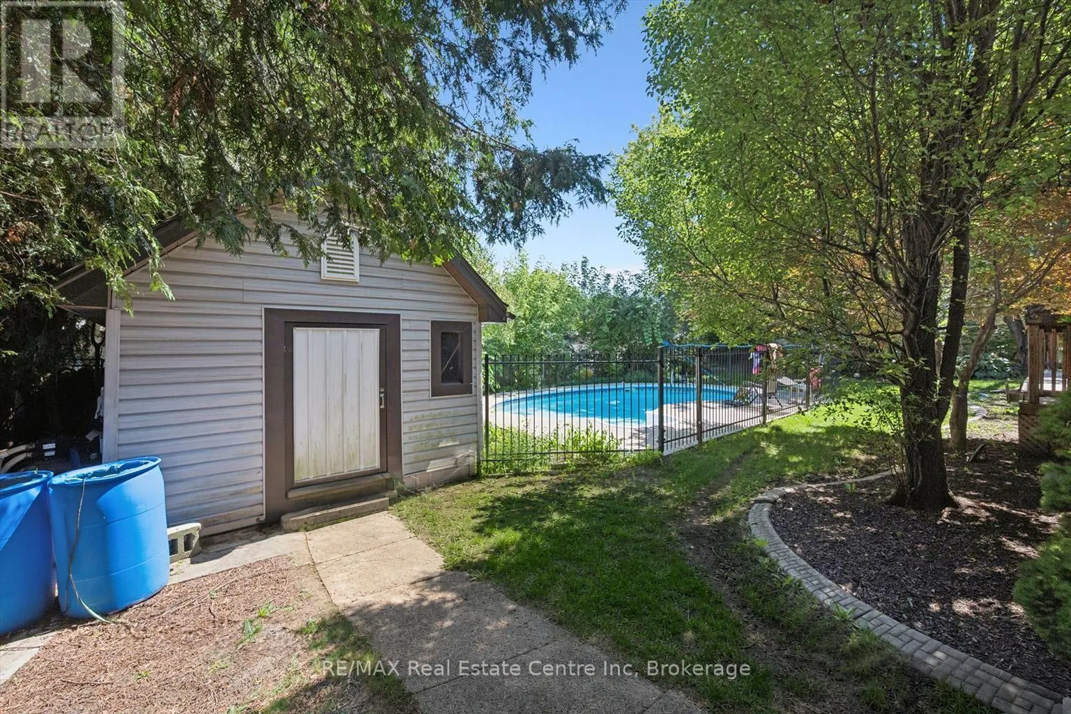 289 SPEEDVALE AVENUE E