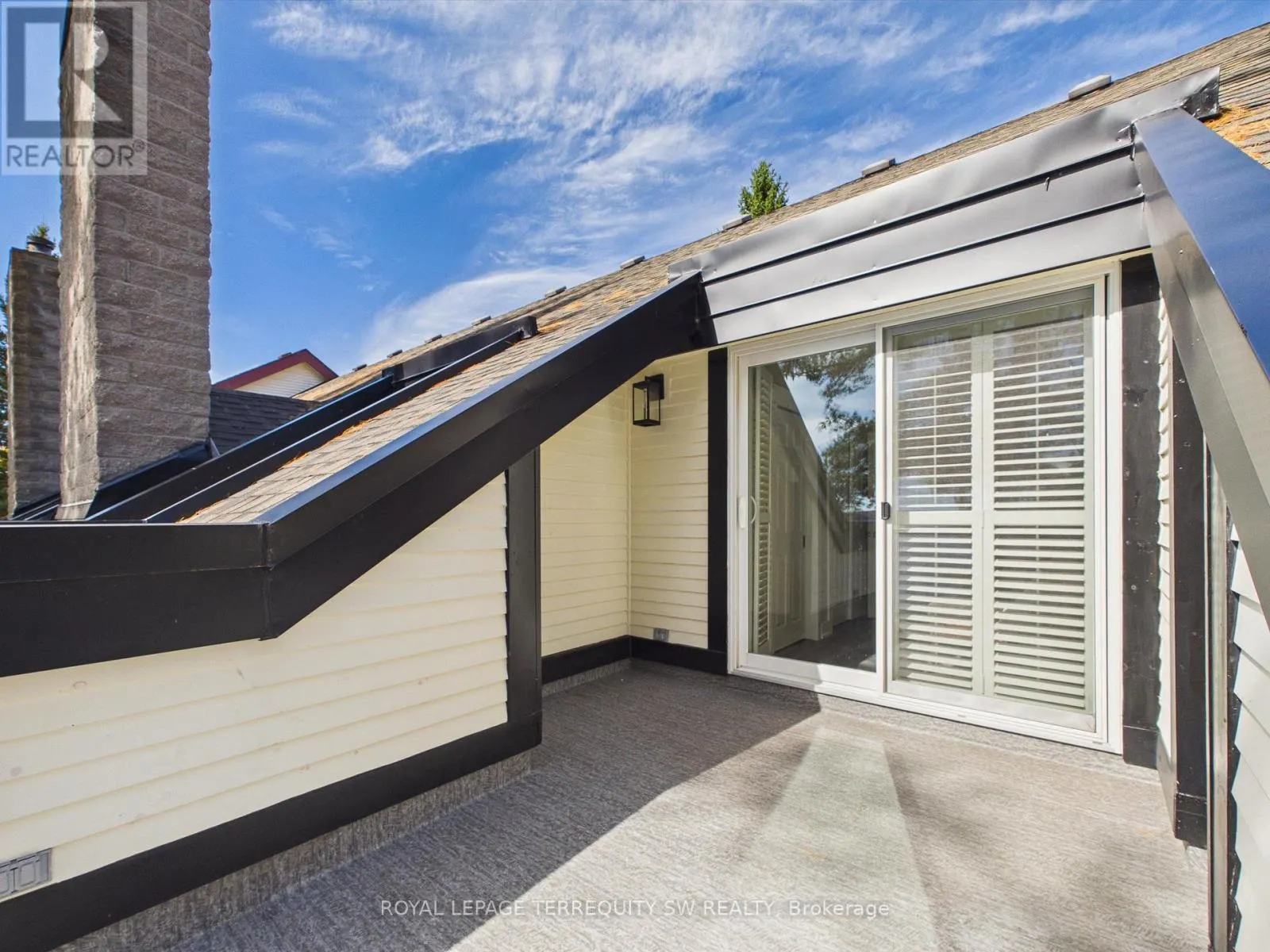 210 - 10 COVESIDE DRIVE