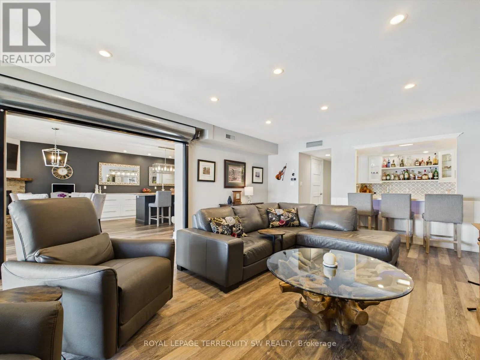 210 - 10 COVESIDE DRIVE