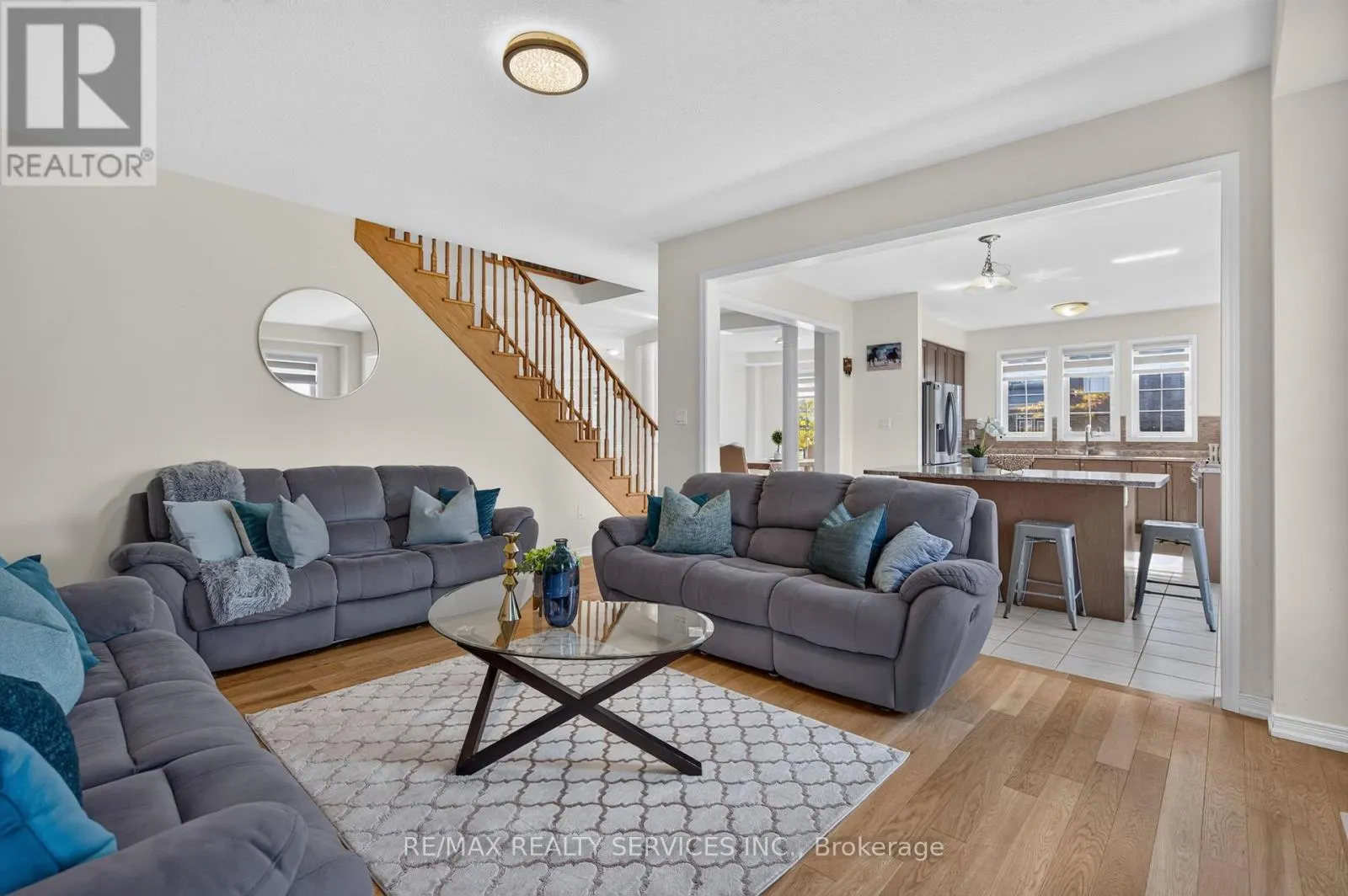10 MUNRO CIRCLE