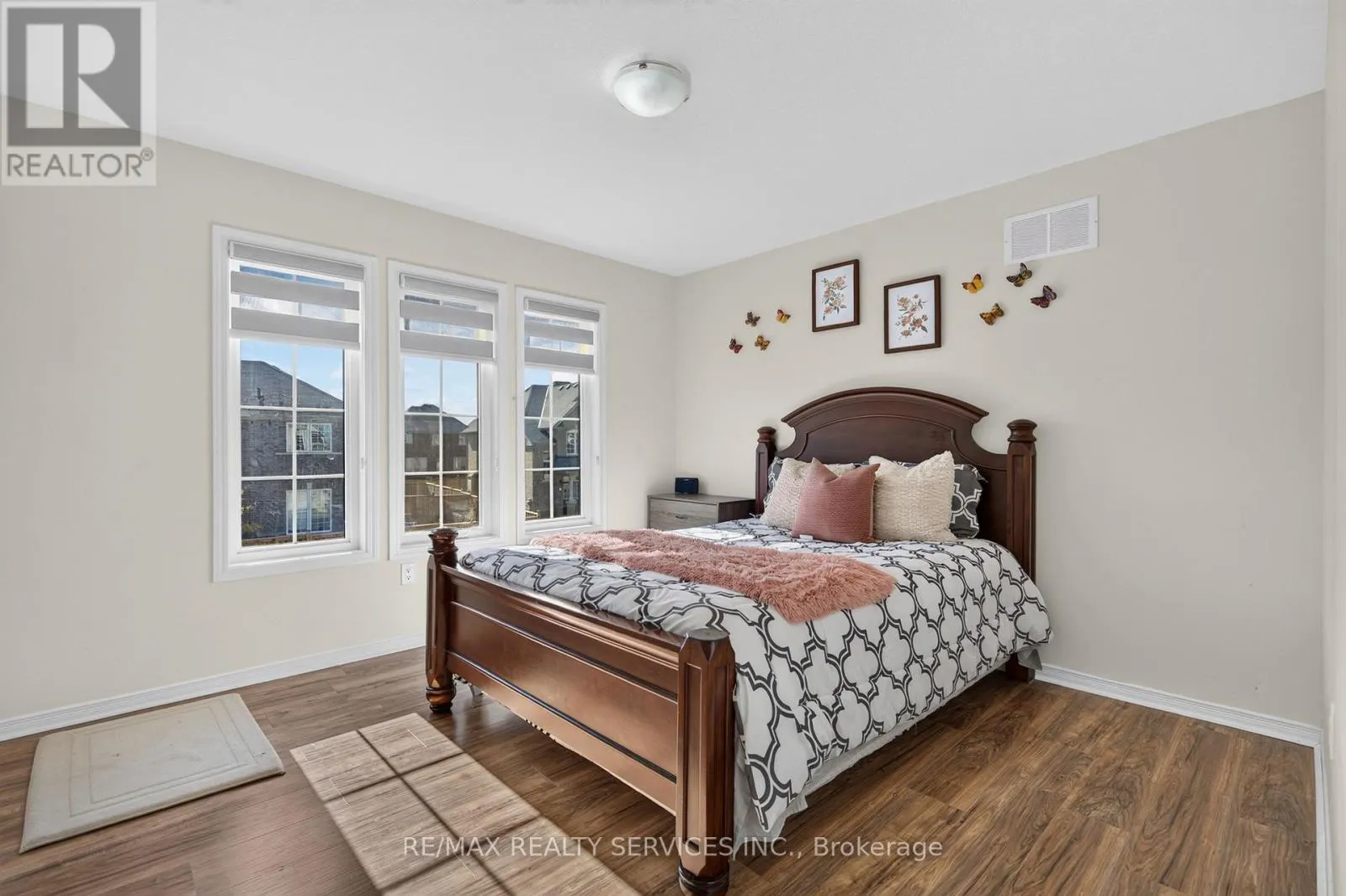 10 MUNRO CIRCLE