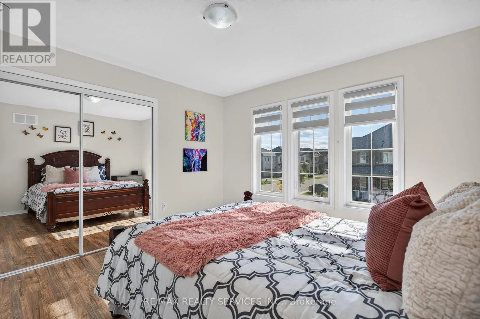 10 MUNRO CIRCLE