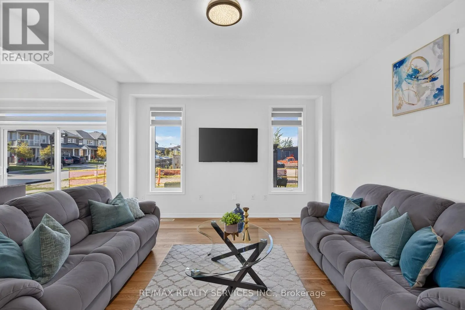 10 MUNRO CIRCLE
