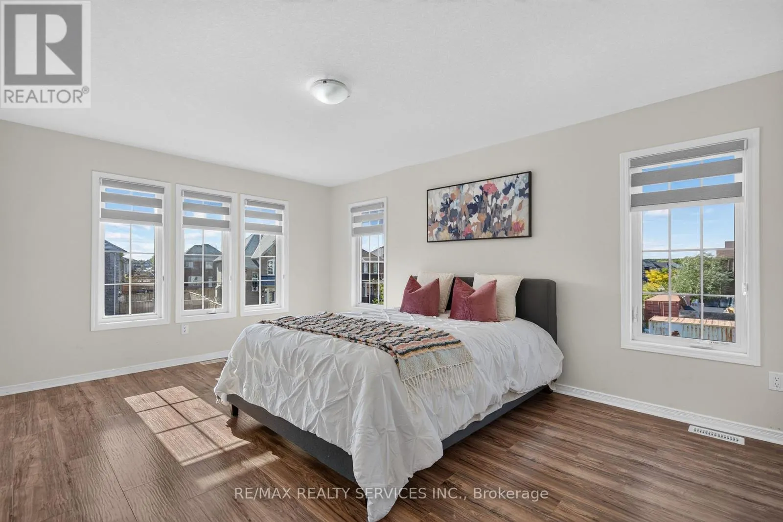 10 MUNRO CIRCLE