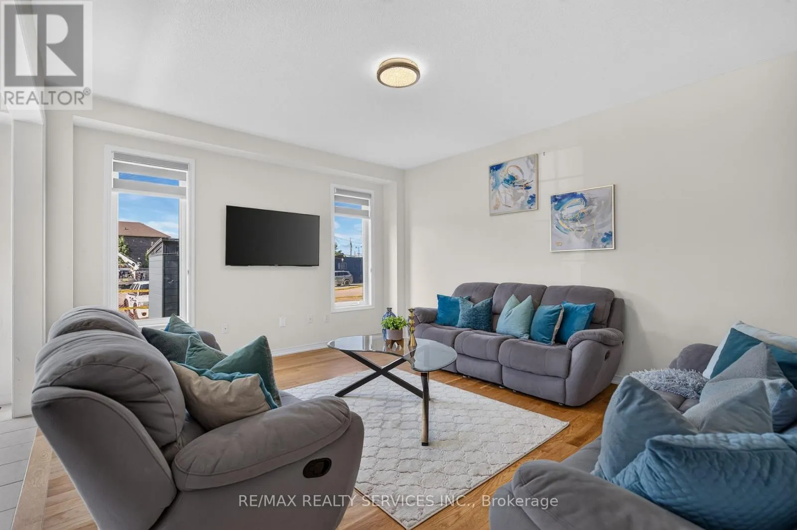 10 MUNRO CIRCLE