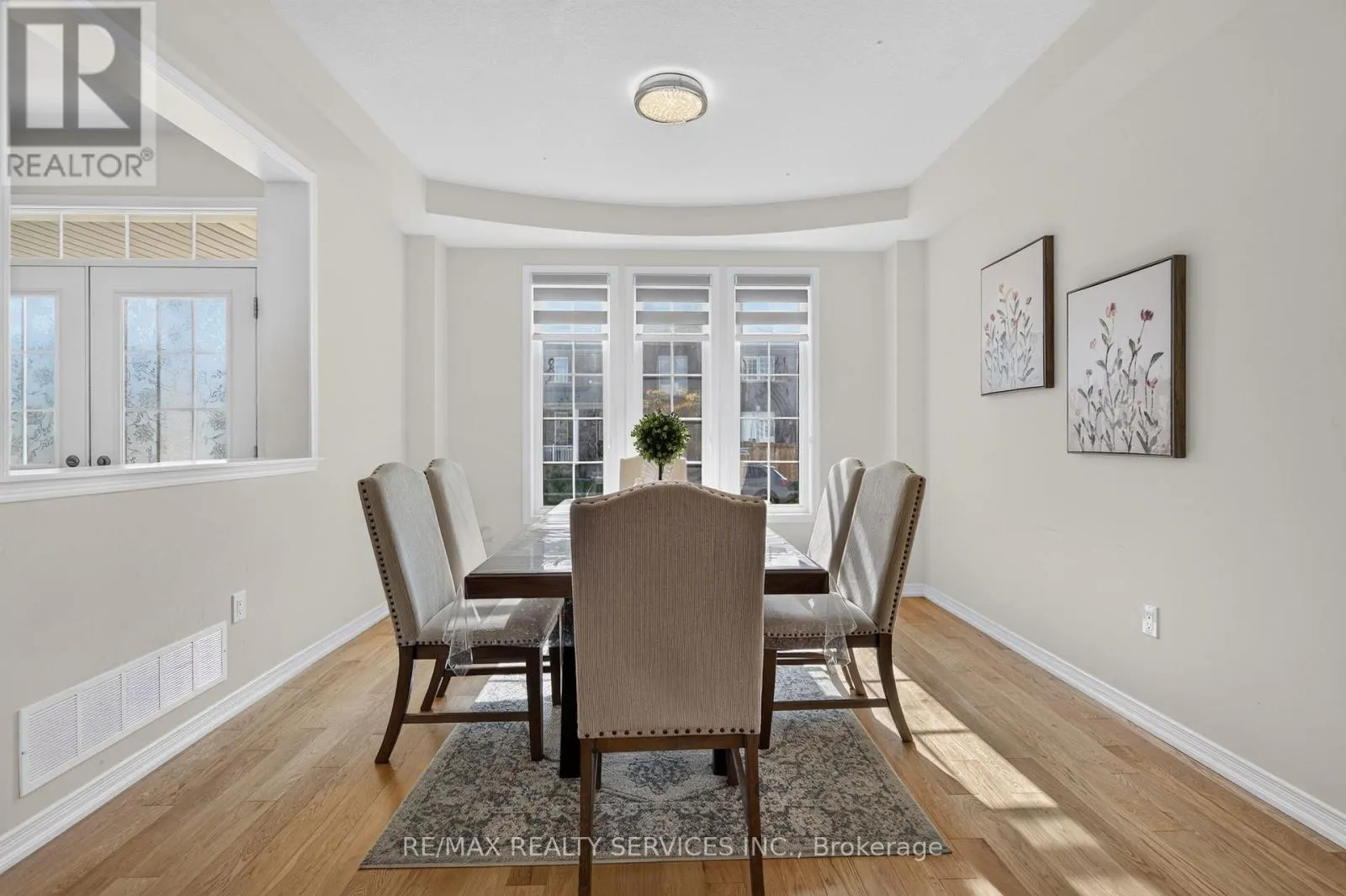10 MUNRO CIRCLE