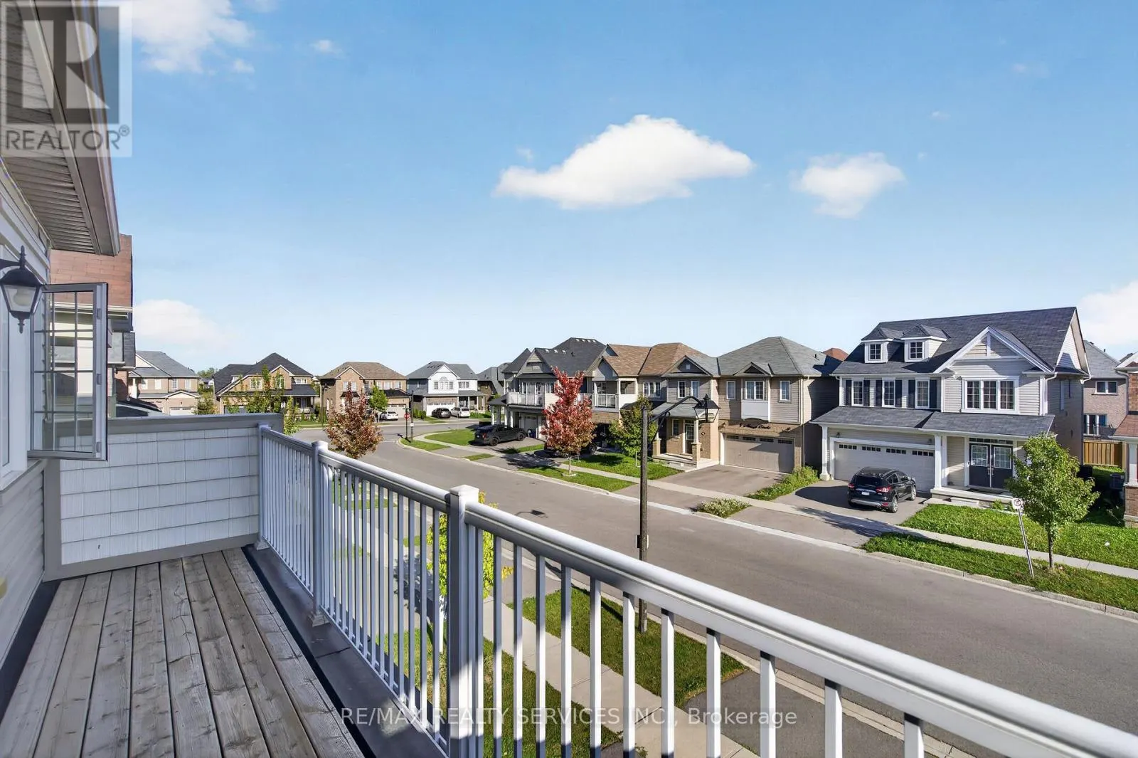 10 MUNRO CIRCLE