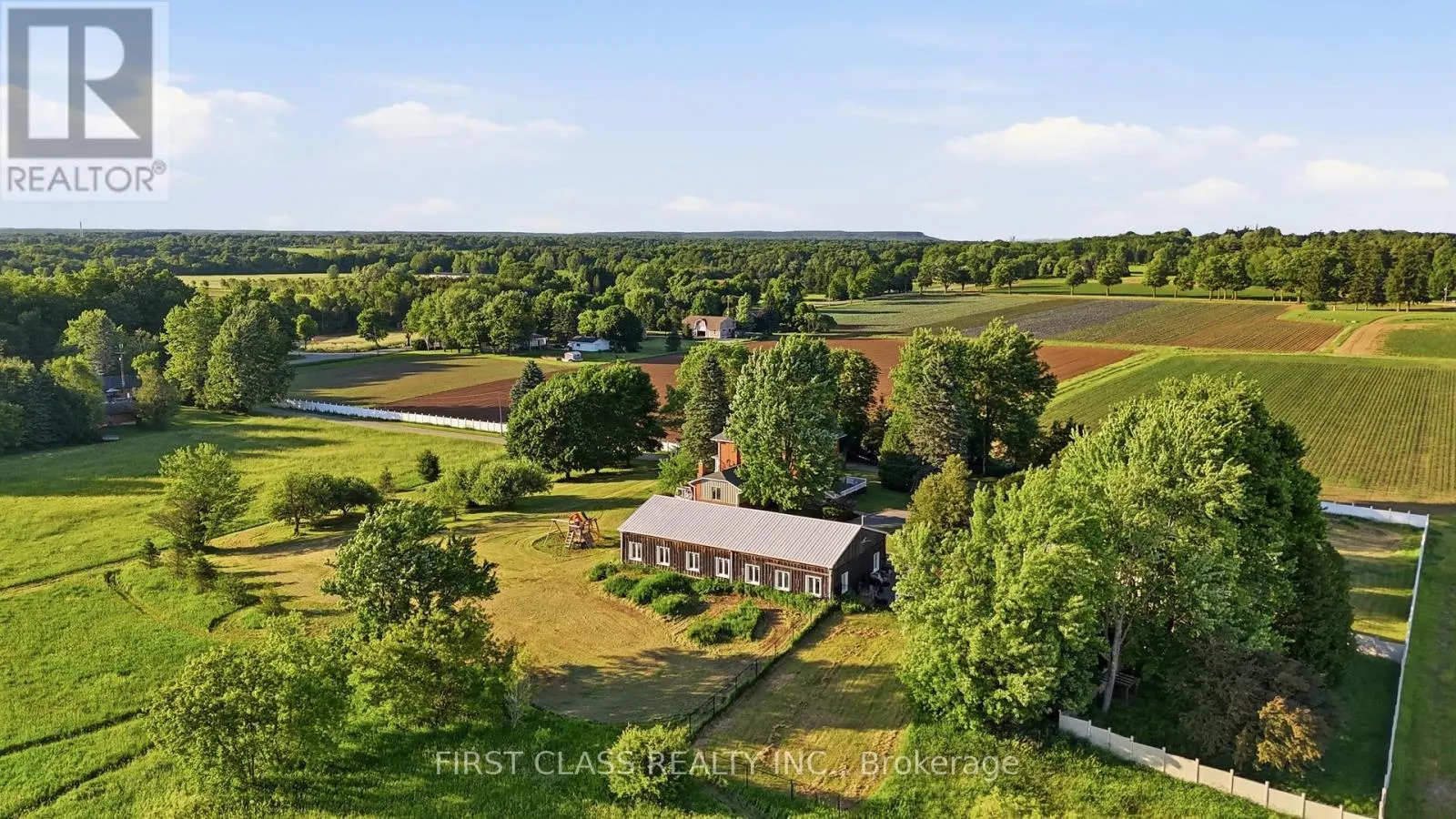 424 CONCESSION RD 8 E