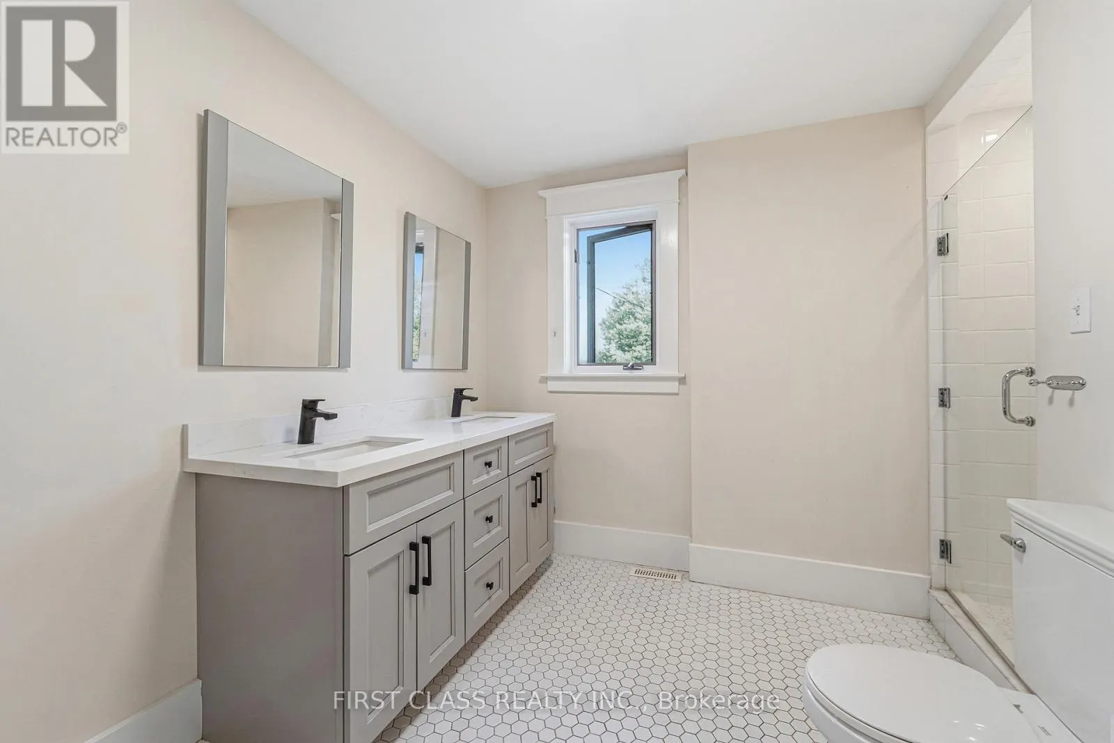 424 CONCESSION RD 8 E