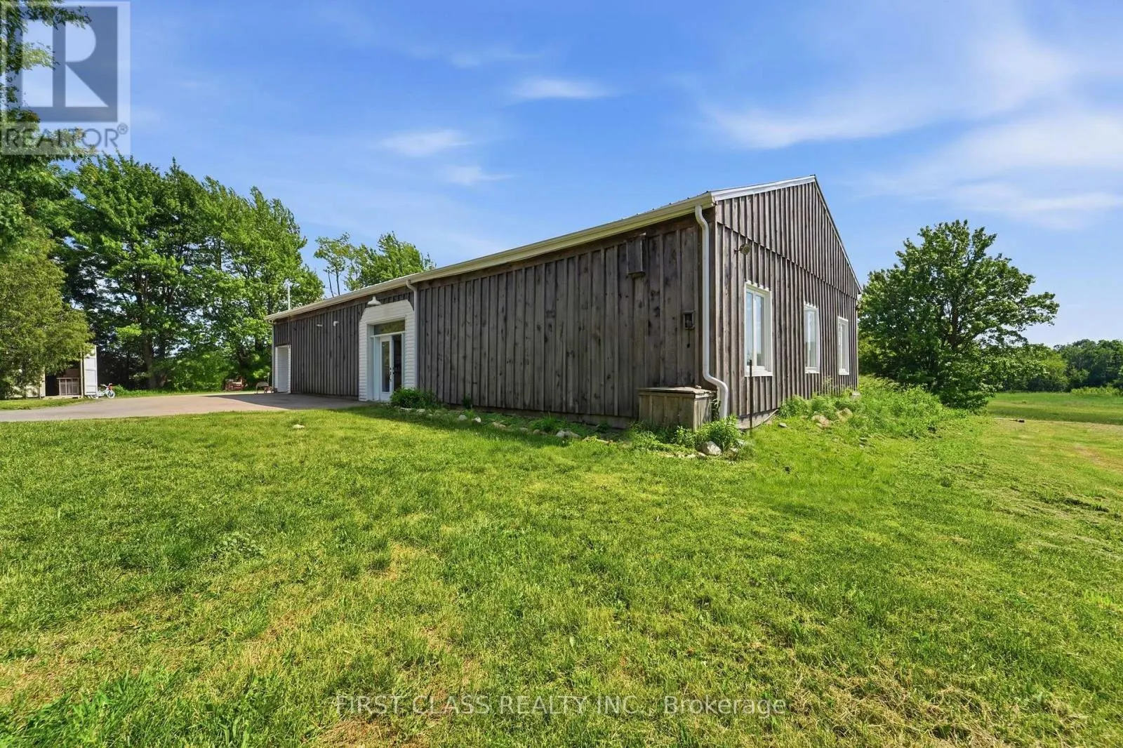 424 CONCESSION RD 8 E