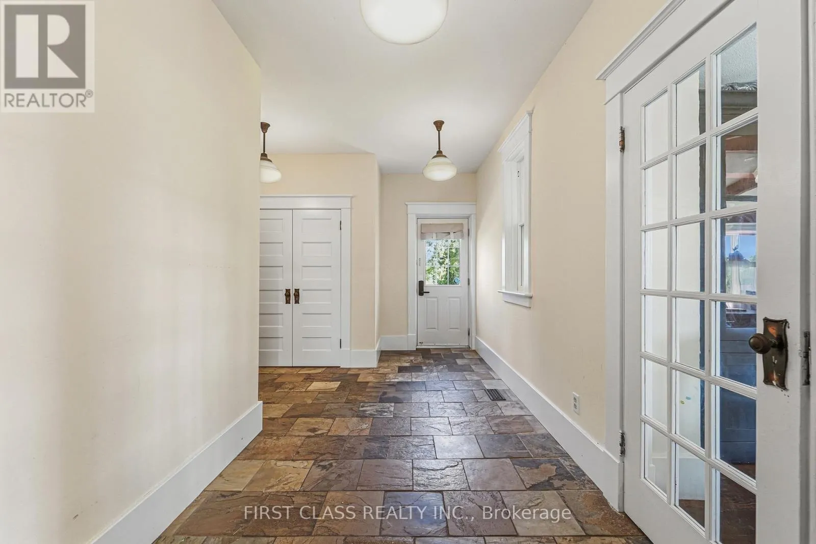 424 CONCESSION RD 8 E