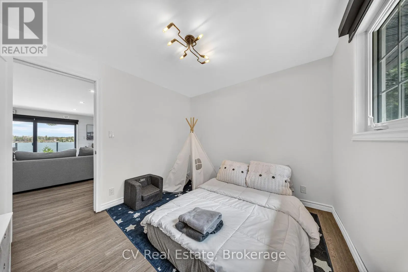 1 - 1018 GEORGINA WAY #1