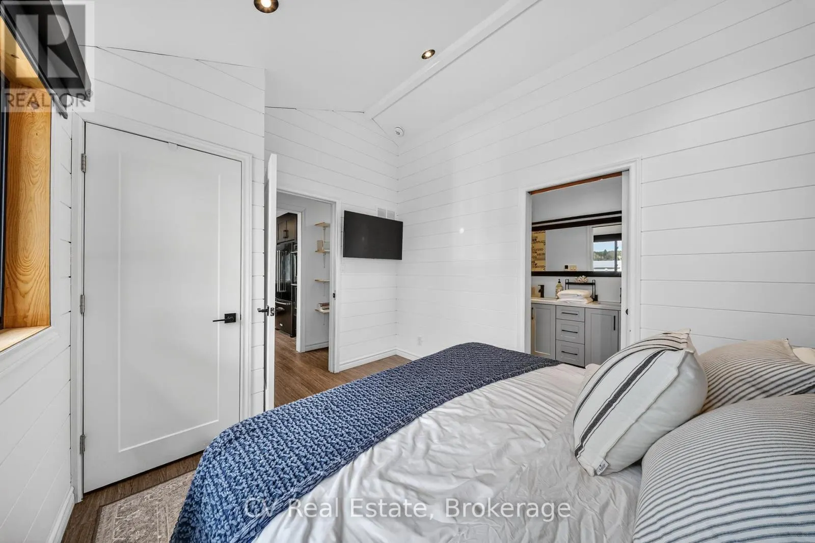 1 - 1018 GEORGINA WAY #1