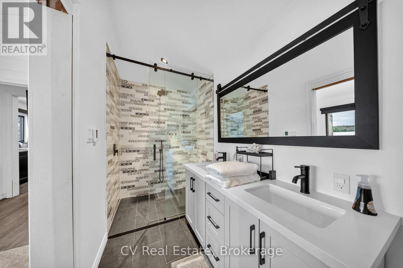 1 - 1018 GEORGINA WAY #1